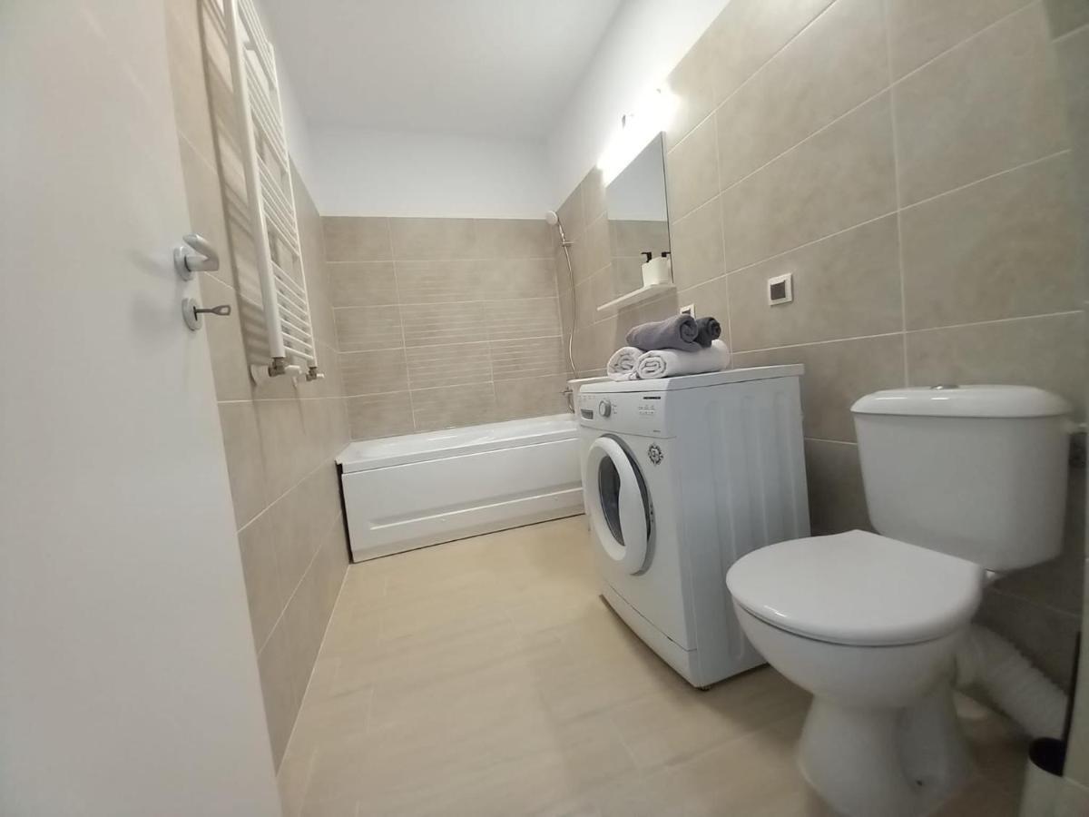 Preciziei 1Br Luxury Apartment With Fast Wifi, Self Check In And Parking Bucarest Exterior foto